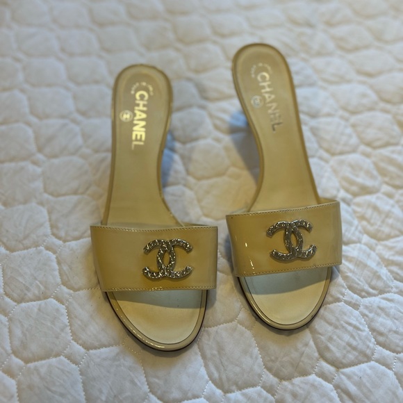 SOLD Authentic vintage Chanel mule sandals in nude - Picture 11 of 11